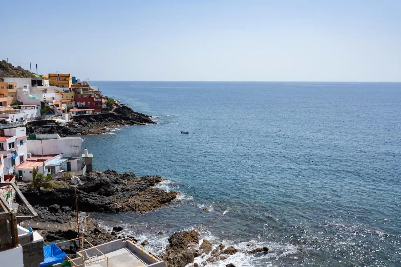 Spacious House With Huge Terrace Facing The Sea location